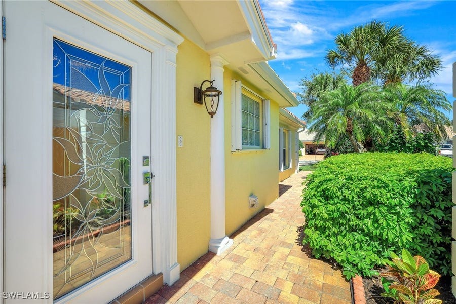 7594 Rozzini Ln, Naples, FL 34114